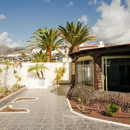 Beautiful Beachfront Garden Villa *