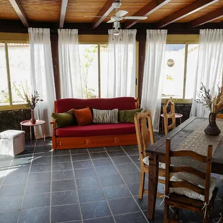 Beautiful Beachfront Garden Villa Villa