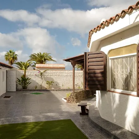 Beautiful Beachfront Garden Villa Villa